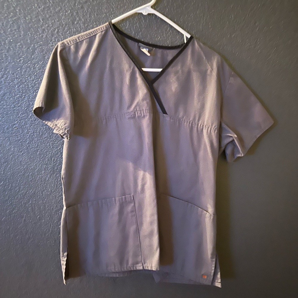 Women’s gray scrub top